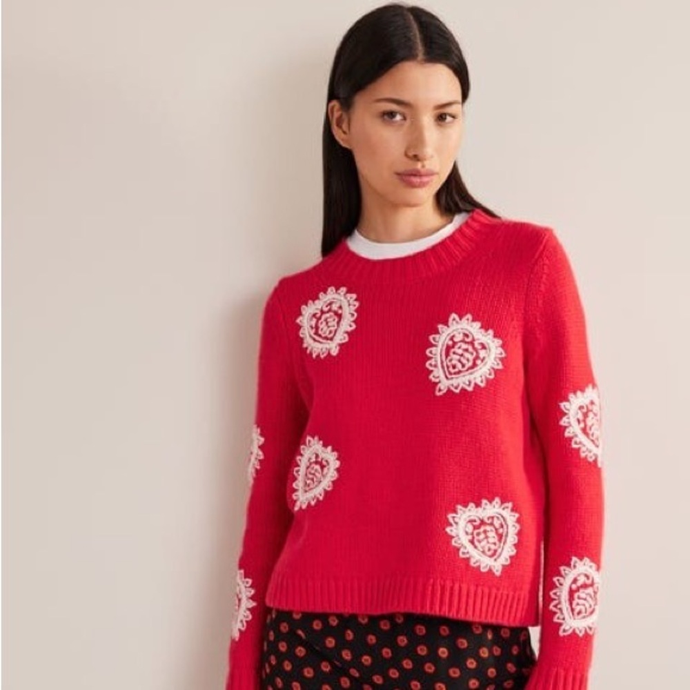 Brand NEW Boden sweater with heart embroidery details ❤️🤍